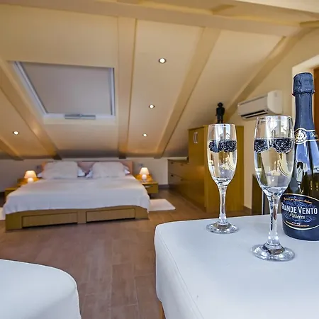 Guest house Golden Goose 4*