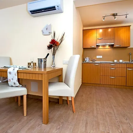Golden Goose Guest house 4*