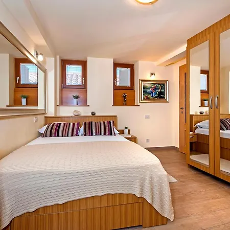 Golden Goose Guest house