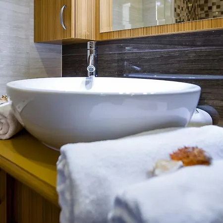 Golden Goose بيت ضيافة روفينج