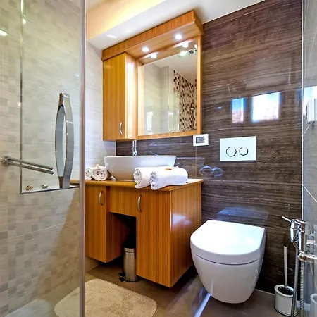 Golden Goose بيت ضيافة 4*