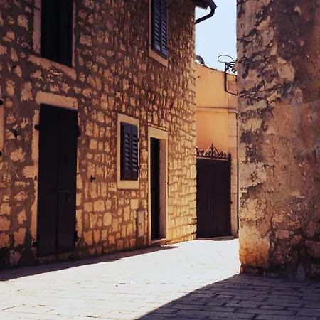 Golden Goose بيت ضيافة 4*